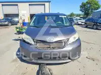 2012 Toyota SIENNA фото