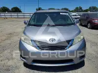 2012 Toyota SIENNA photo