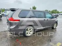 2012 Toyota SIENNA photo