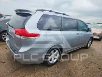 2012 Toyota SIENNA photo