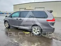 2012 Toyota SIENNA photo