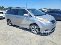 2012 Toyota SIENNA photo