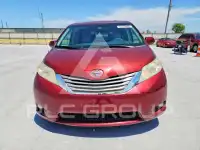 2012 Toyota SIENNA фото