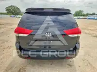 2012 Toyota SIENNA photo
