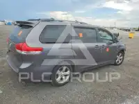 2012 Toyota SIENNA photo