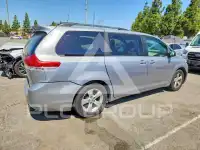 2012 Toyota SIENNA фото