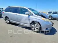 2012 Toyota SIENNA photo