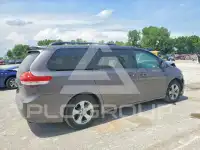2012 Toyota SIENNA photo