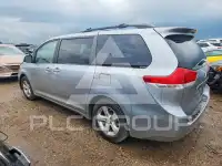 2012 Toyota SIENNA photo