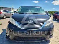 2012 Toyota SIENNA photo