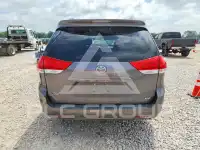 2012 Toyota SIENNA photo