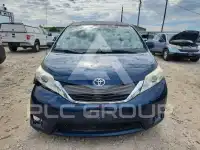 2012 Toyota SIENNA photo