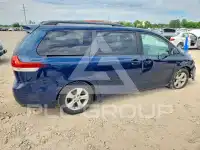 2012 Toyota SIENNA photo