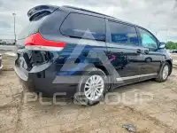 2012 Toyota SIENNA photo