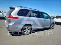 2012 Toyota SIENNA photo