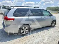 2012 Toyota SIENNA photo