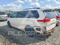 2012 Toyota SIENNA photo