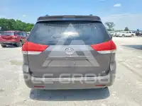 2012 Toyota SIENNA photo