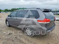 2012 Toyota SIENNA фото