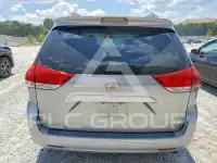 2012 Toyota SIENNA photo