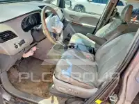 2012 Toyota SIENNA photo