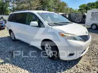 2012 Toyota SIENNA фото