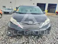 2012 Toyota SIENNA photo