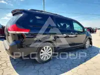 2012 Toyota SIENNA photo