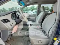 2012 Toyota SIENNA photo