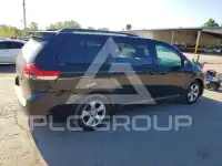 2012 Toyota SIENNA photo
