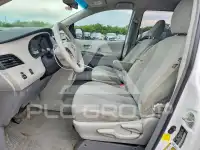 2012 Toyota SIENNA photo