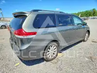 2012 Toyota SIENNA photo