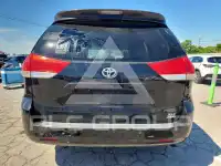 2012 Toyota SIENNA photo