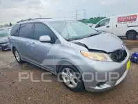2012 Toyota SIENNA photo
