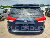 2012 Toyota SIENNA photo