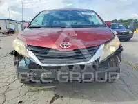 2012 Toyota SIENNA photo