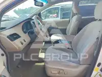 2012 Toyota SIENNA photo