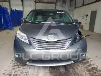 2012 Toyota SIENNA photo