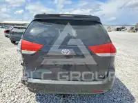 2012 Toyota SIENNA photo