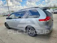 2012 Toyota SIENNA photo