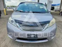 2012 Toyota SIENNA photo