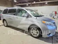 2012 Toyota SIENNA photo