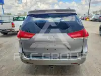 2012 Toyota SIENNA photo