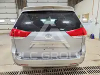 2012 Toyota SIENNA photo