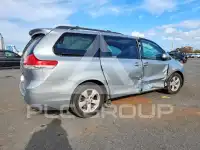 2012 Toyota SIENNA photo