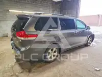 2012 Toyota SIENNA photo