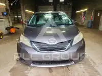 2012 Toyota SIENNA photo
