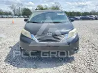 2012 Toyota SIENNA photo