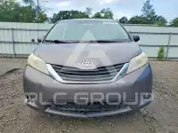 2012 Toyota SIENNA photo