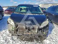 2012 Toyota SIENNA photo